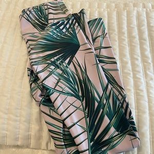 Palm tee work out leggings